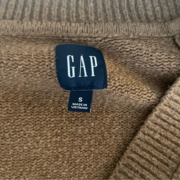 GAP Women’s V-Neck Cardigan - Picture 3 of 3